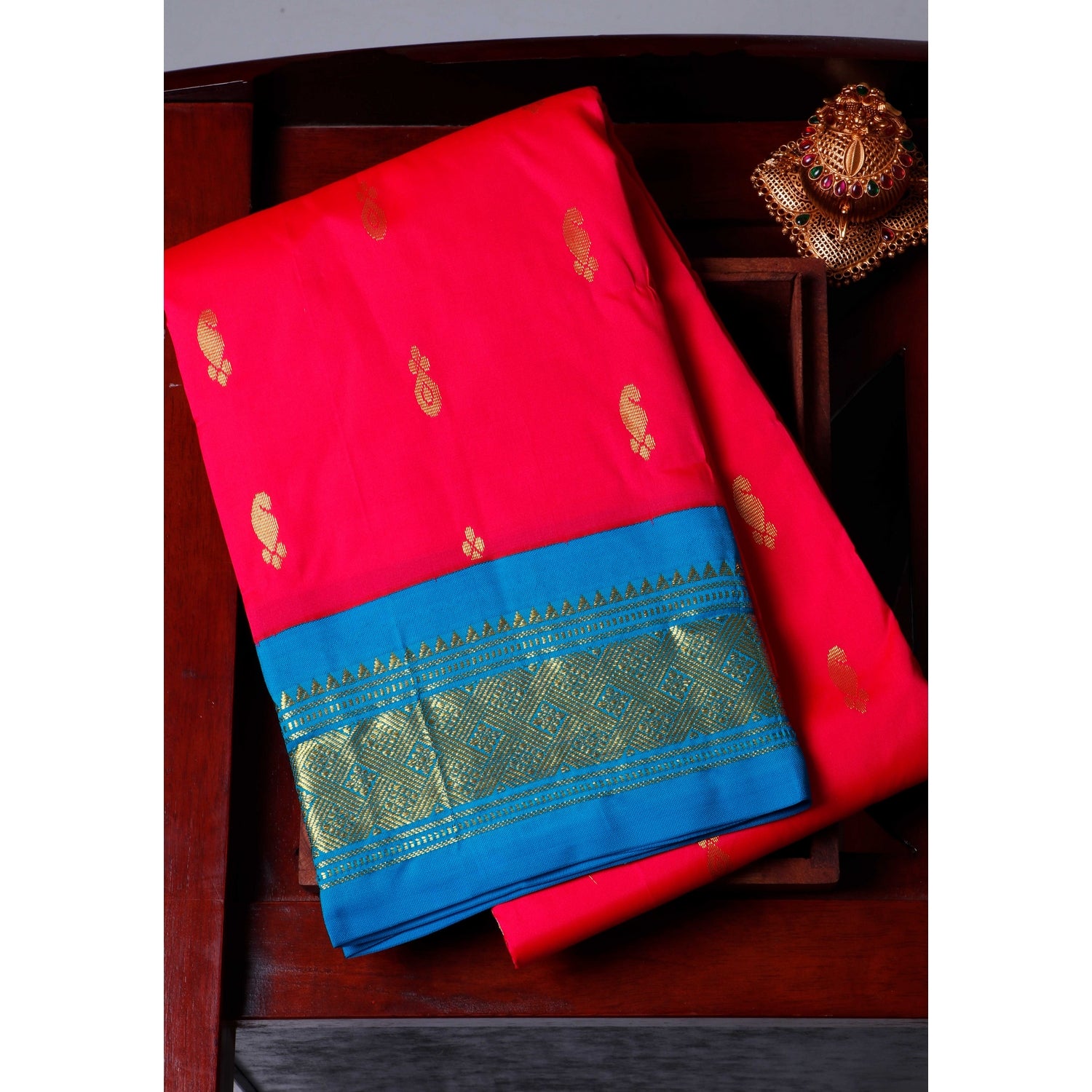 Magenta Colour Traditional Saree One Side Border Without Blouse