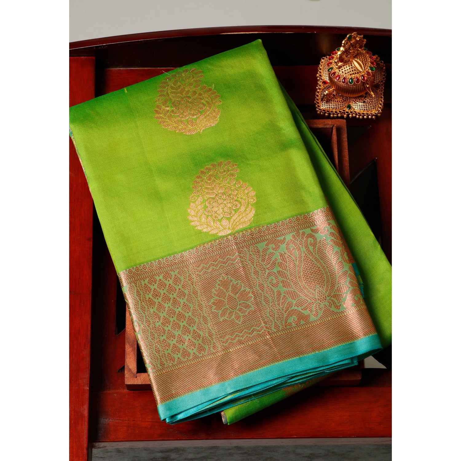 Green Colour Traditional Saree 2